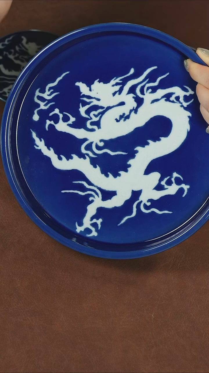 霁蓝雕刻龙纹壶承
