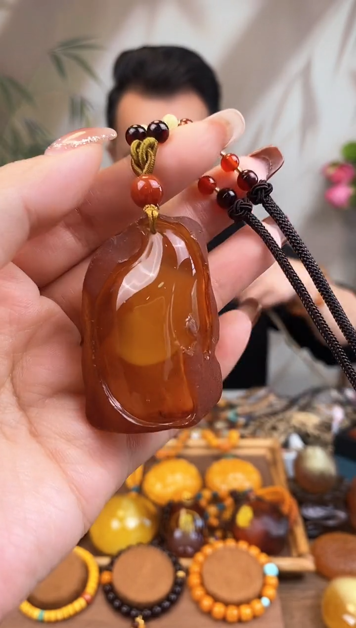 【闪购商品】琥珀裸石未镶嵌基地发货 一物一证 顺丰包邮