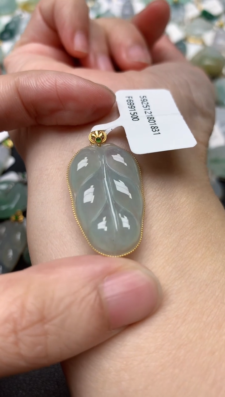 颈饰18K金镶嵌翡翠天然缅甸A货翡翠