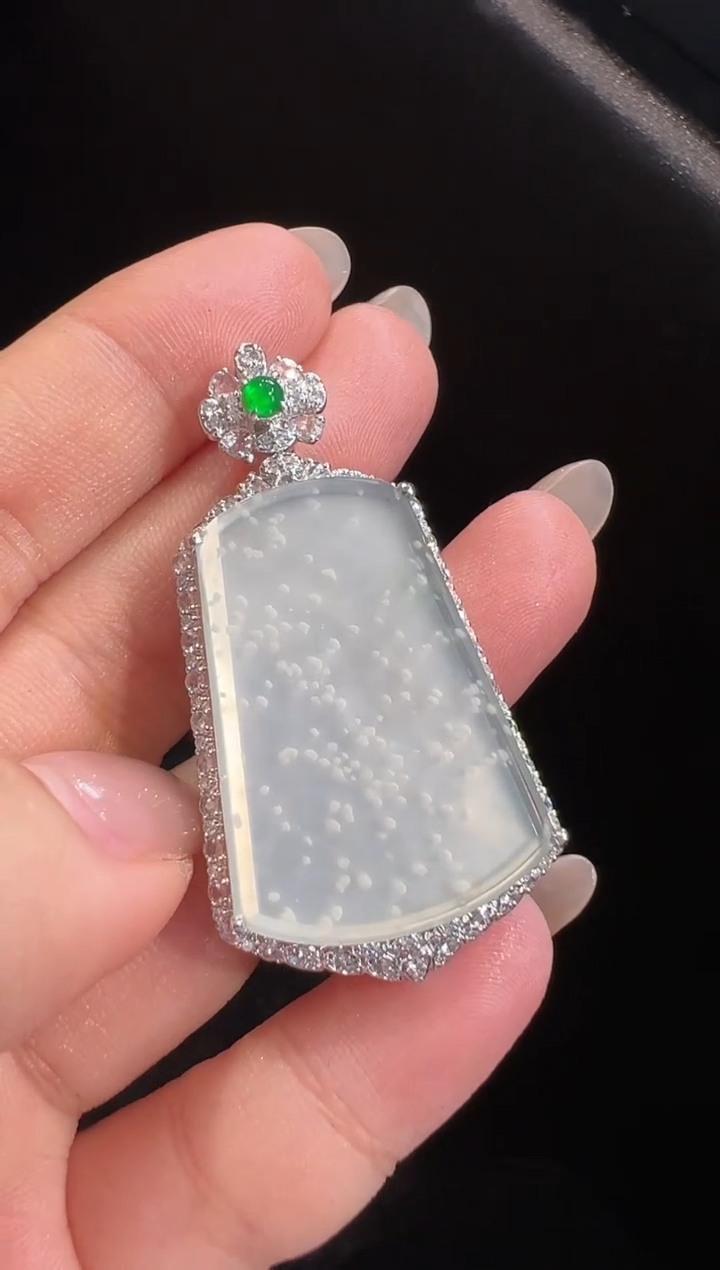 【闪购商品】翡翠吊坠(不含链)18K金镶嵌吊坠