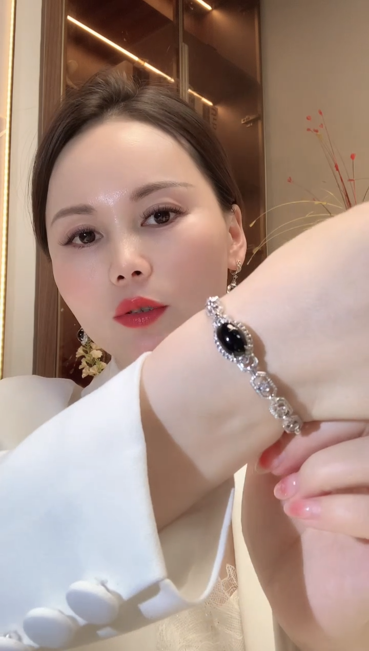【闪购商品】翡翠手链18K金镶嵌W29   
