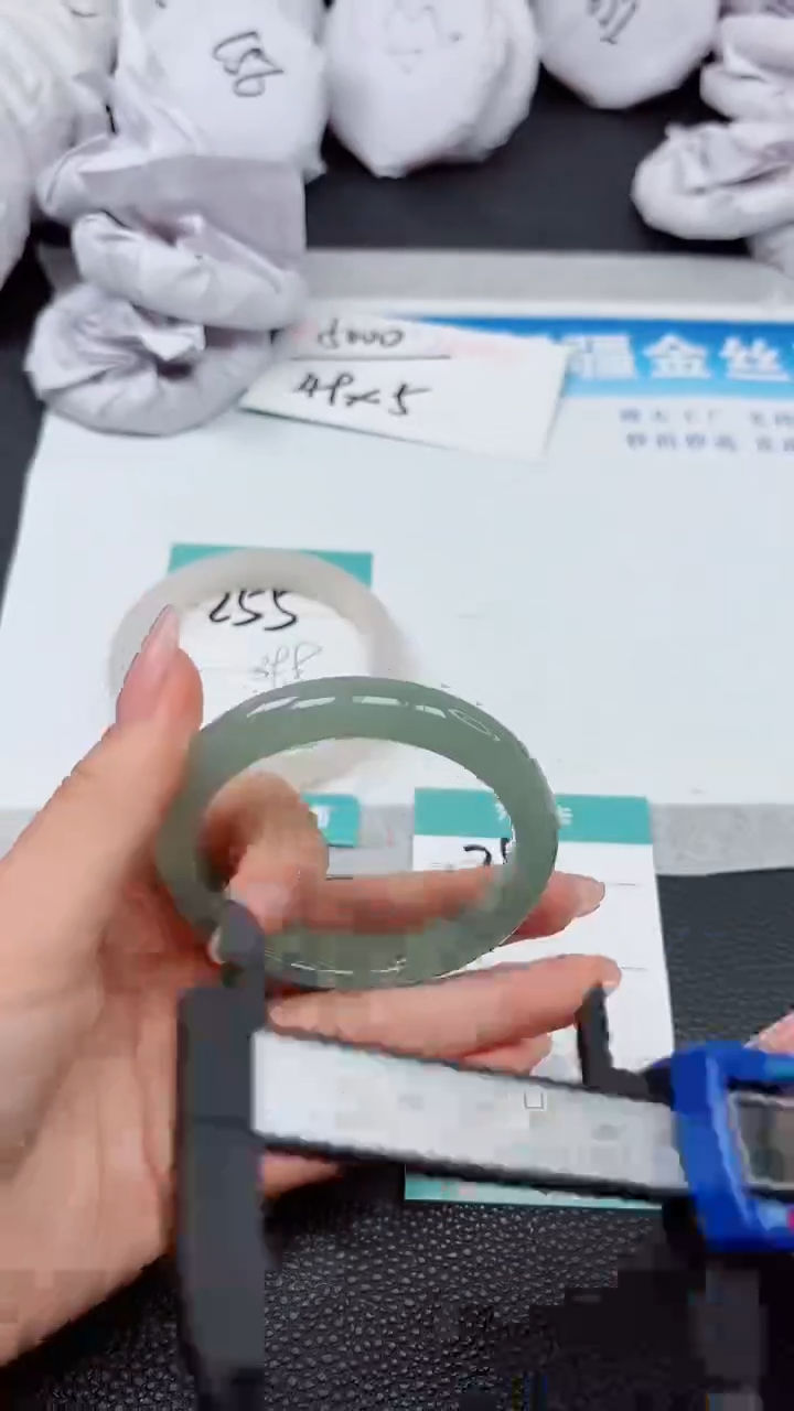 【闪购商品】石英质玉手镯未镶嵌A256