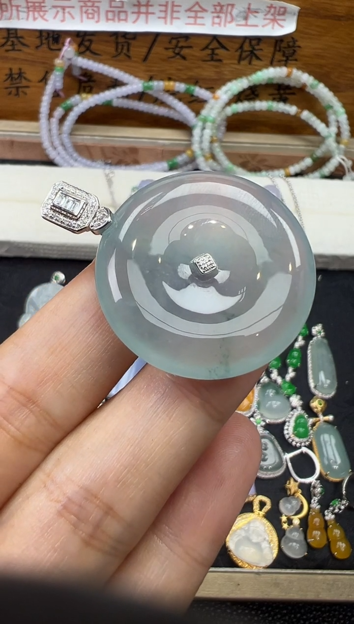 【闪购商品】翡翠吊坠(不含链)18K金镶嵌平安扣