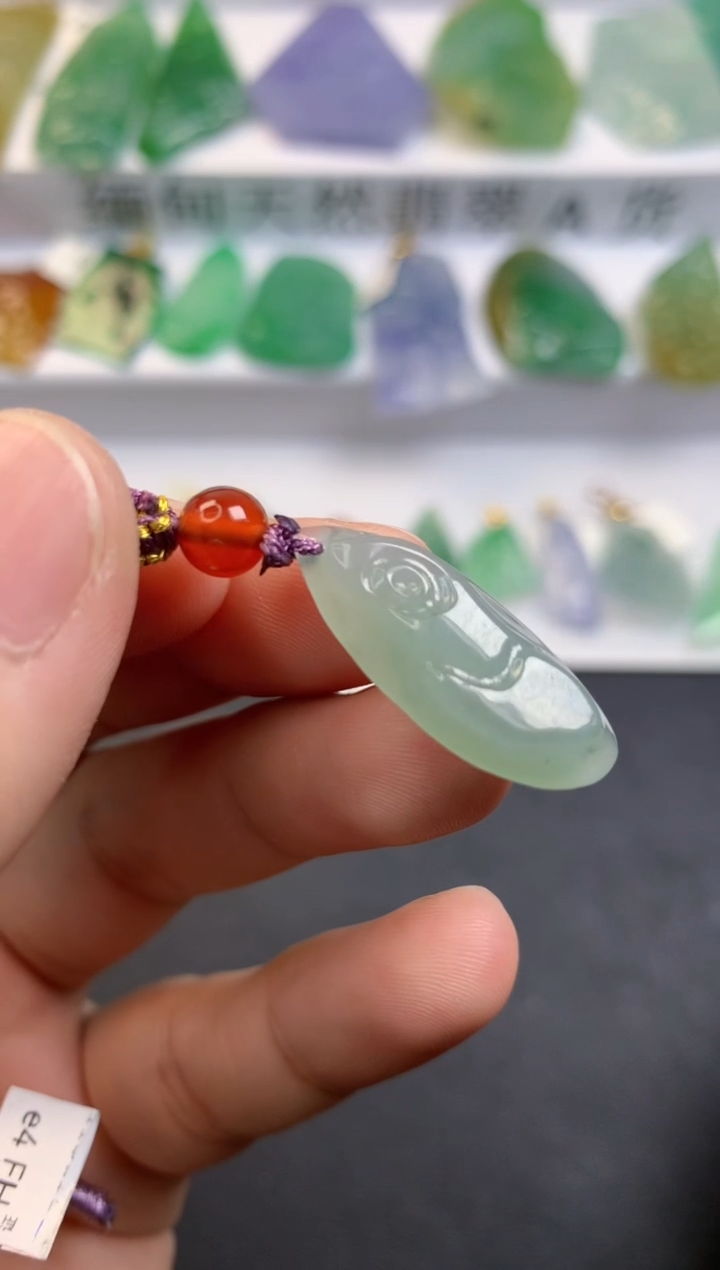 颈饰未镶嵌翡翠  