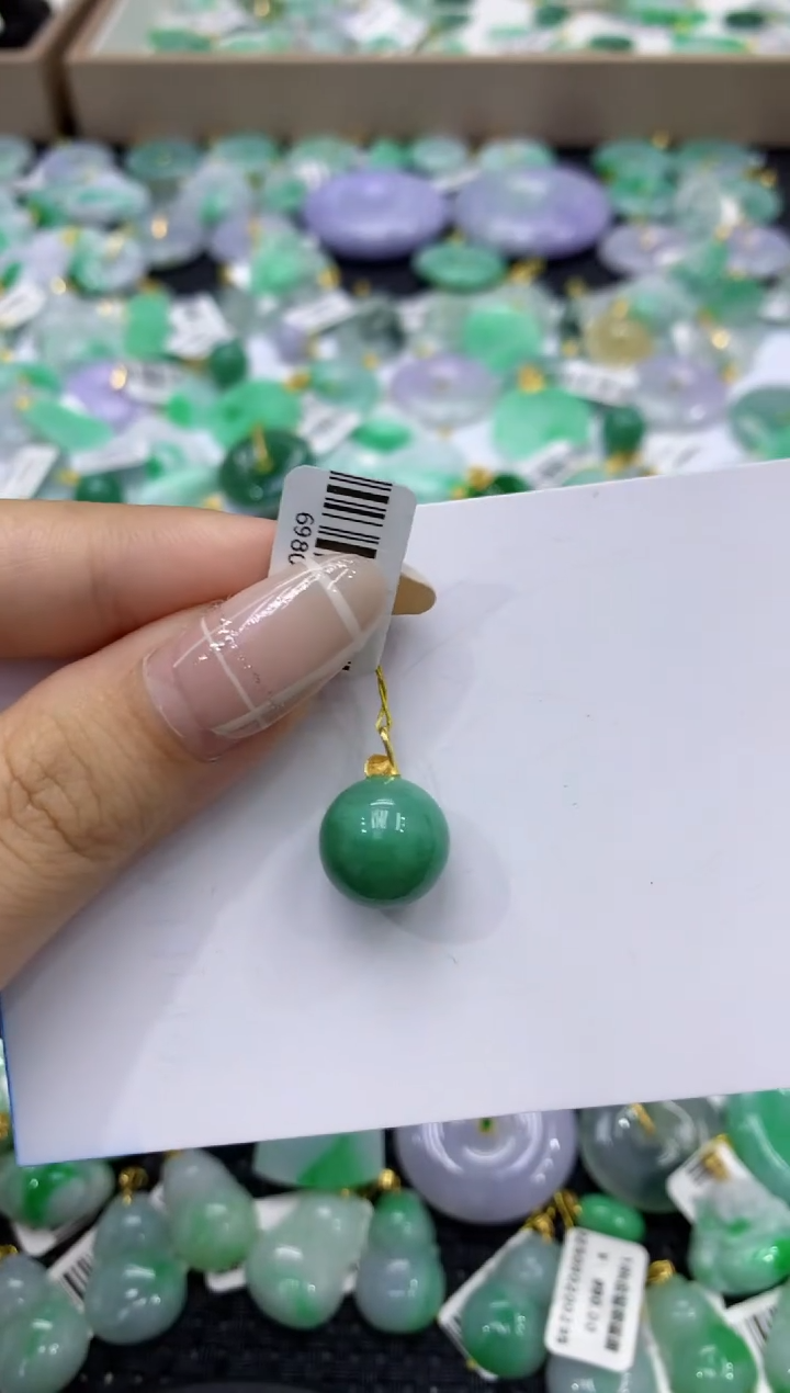 颈饰18K金镶嵌翡翠天然缅甸翡翠A货