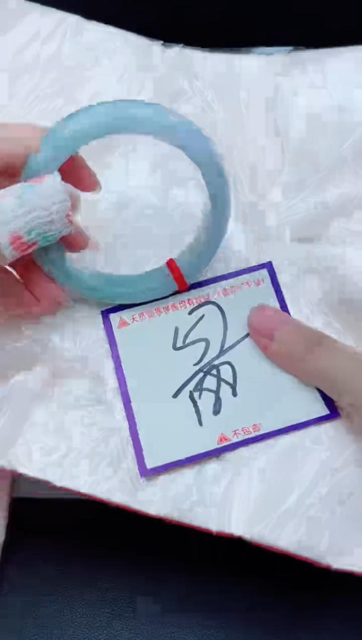 翡翠手镯未镶嵌我