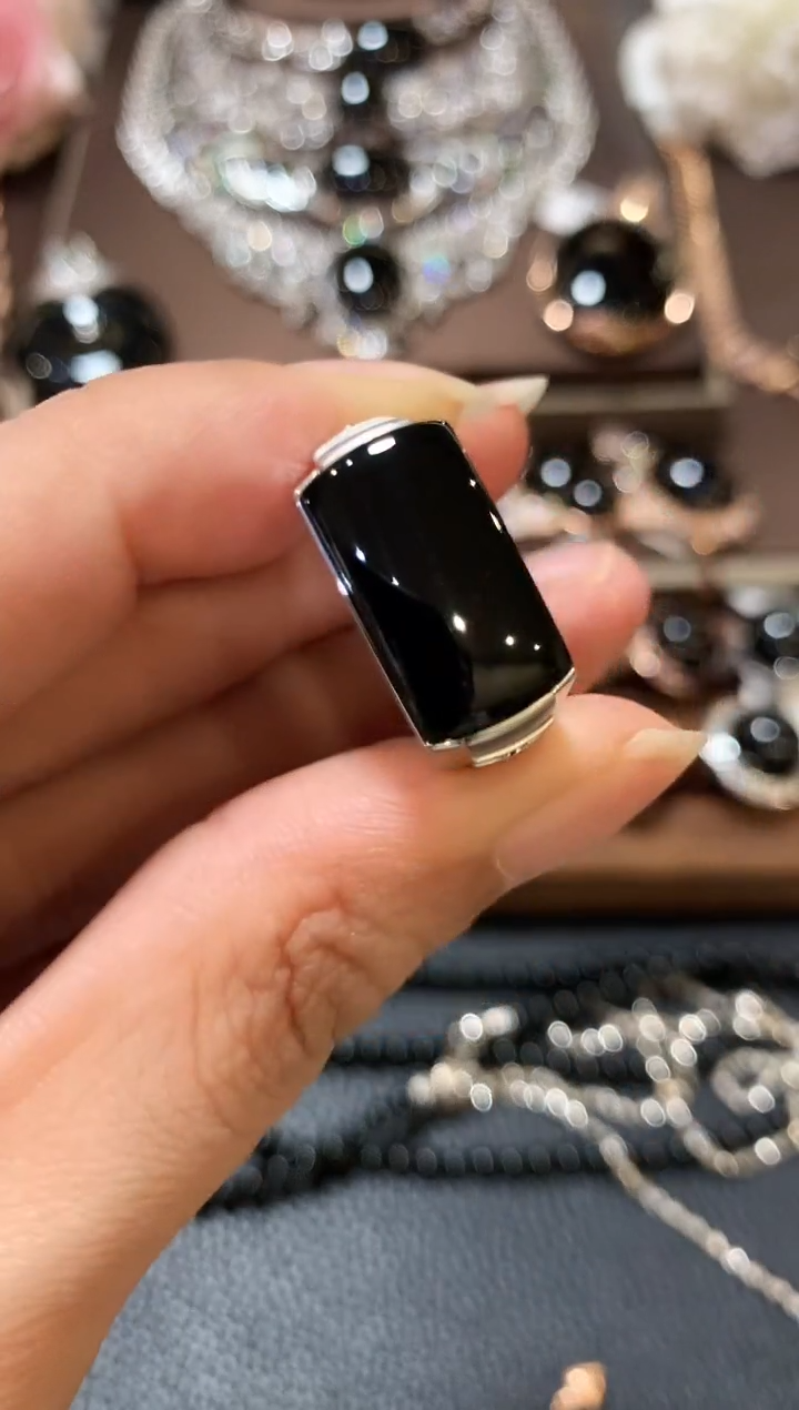 18K金镶嵌戒指翡翠m101  