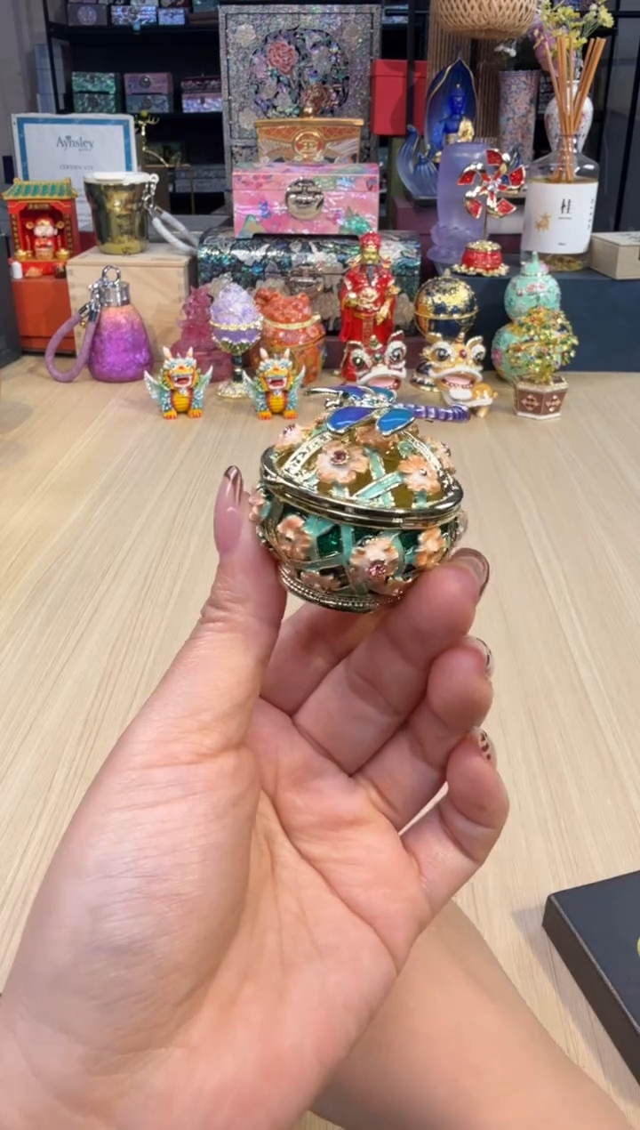 15七宝绿色蜻蜓圆盒