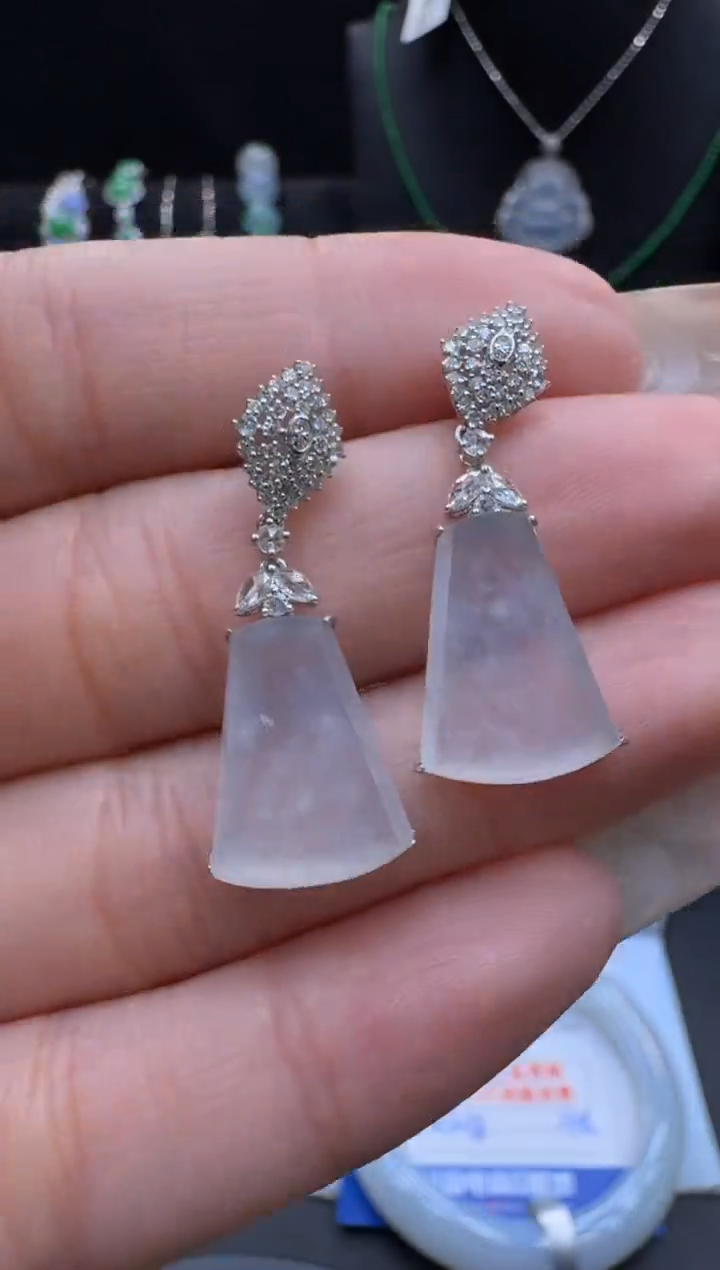 18K金镶嵌翡翠耳饰翡翠耳饰