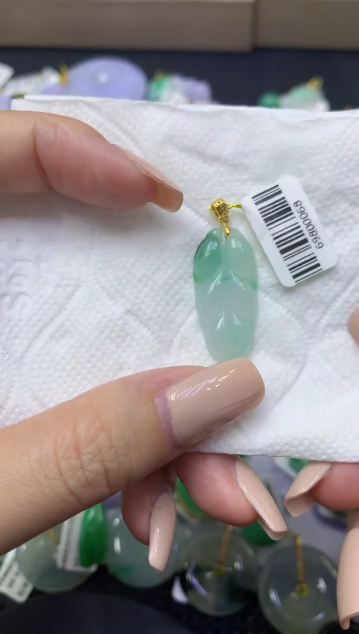 颈饰未镶嵌翡翠天然缅甸翡翠A货