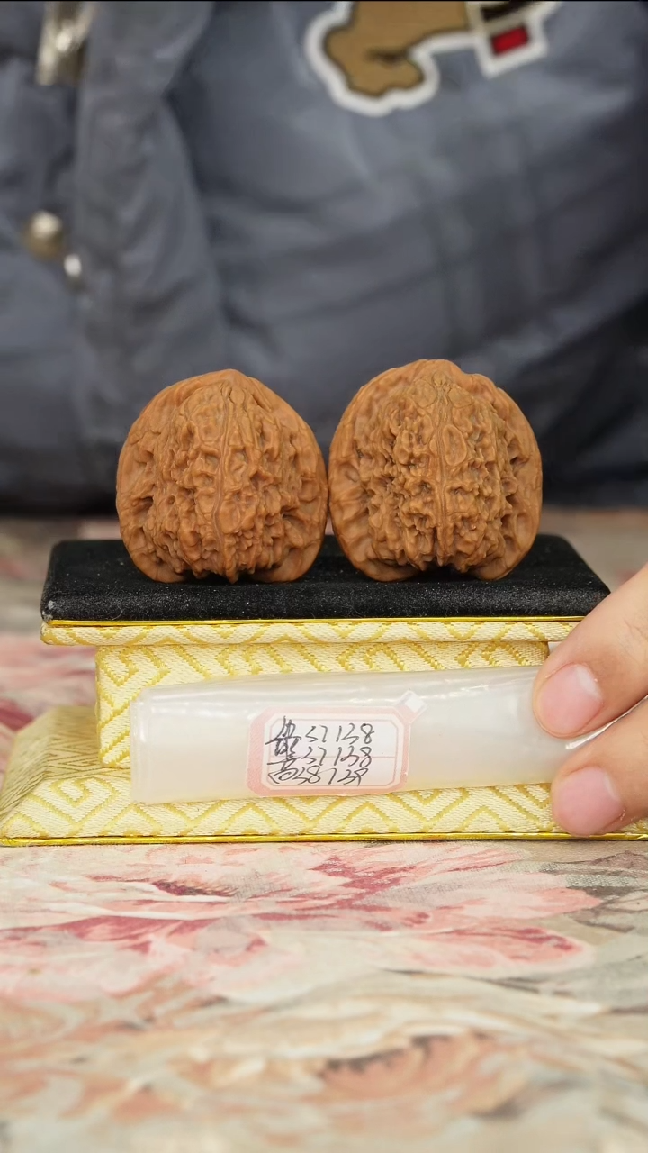 【闪购商品】文玩核桃把件赵喜满南将石