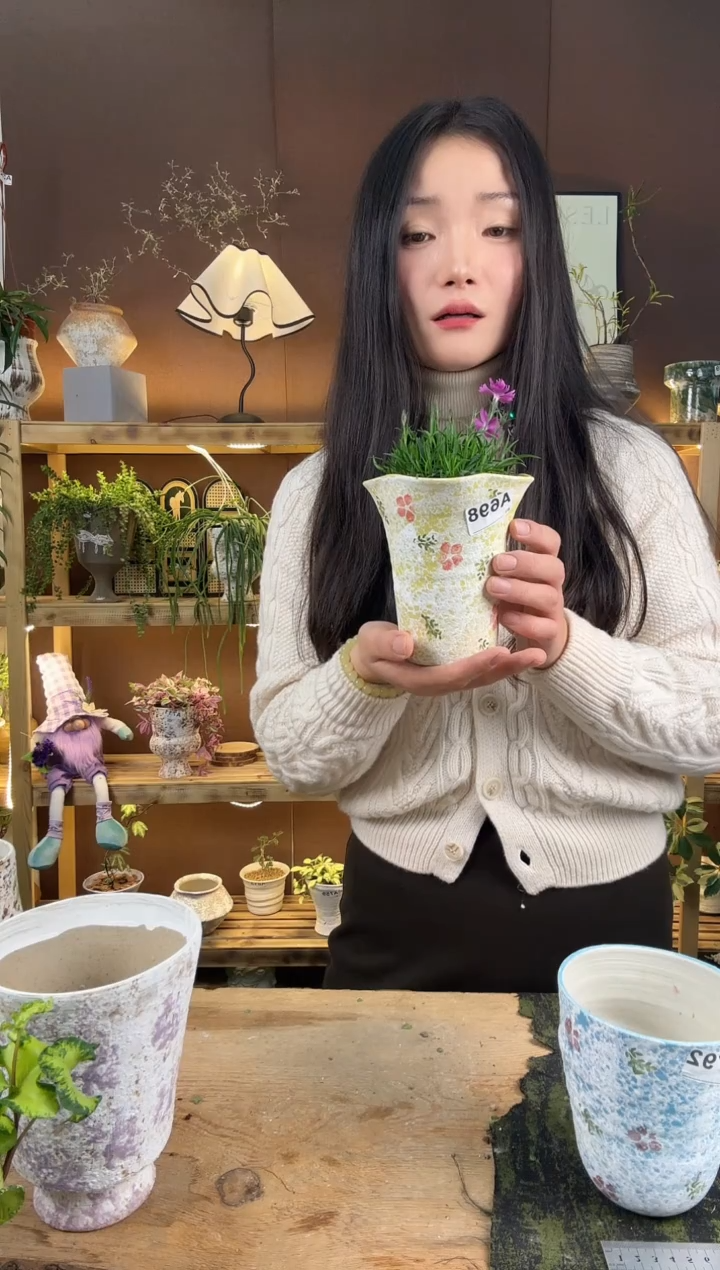 无花朵思****⋰编号  698   景德镇手工花盆
