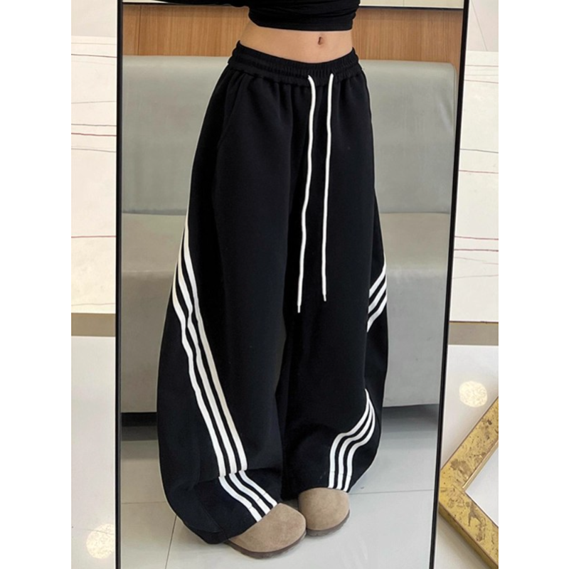 大码胖mm美式街头阔腿弯刀裤女春秋薄款小众直筒休闲条纹运动长裤