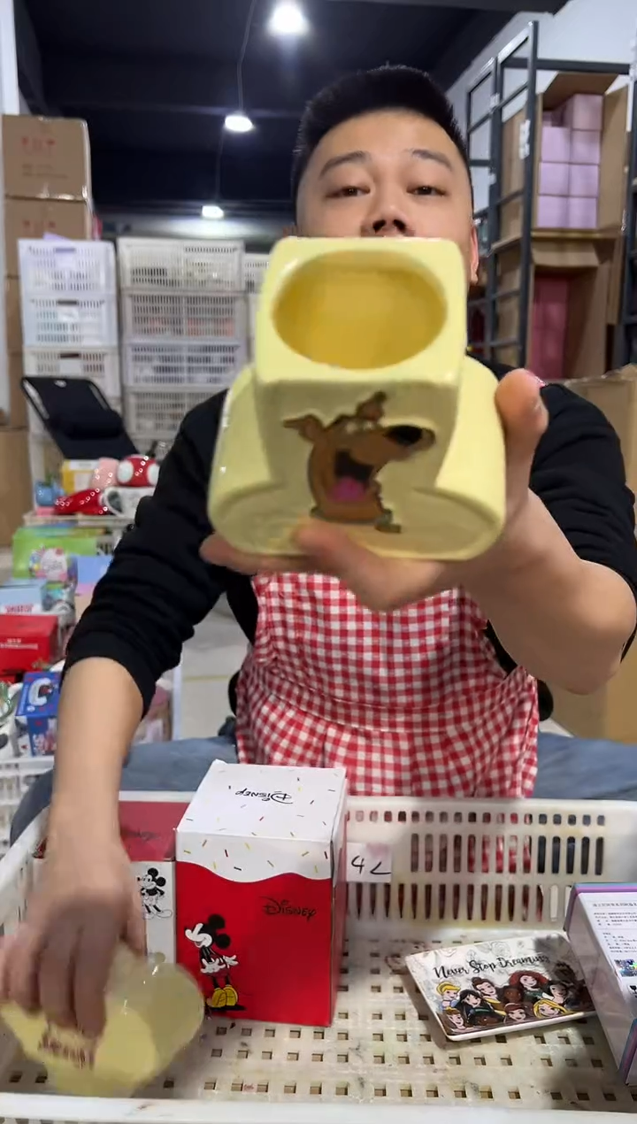 【闪购商品】杯史酷比骨头带盖罐微瑕