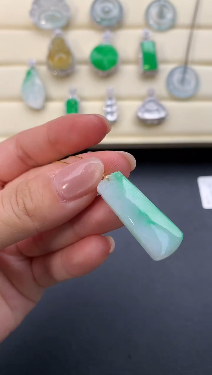 【闪购商品】翡翠颈饰18K金镶嵌D853     