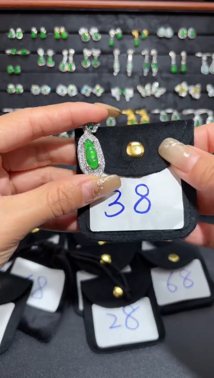 【闪购商品】翡翠颈饰未镶嵌蛋面/支持复检/一件