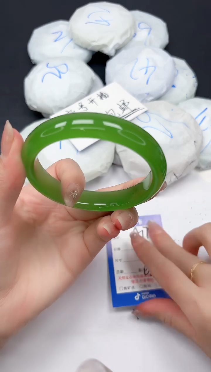 未镶嵌手镯石英质玉A179/6162