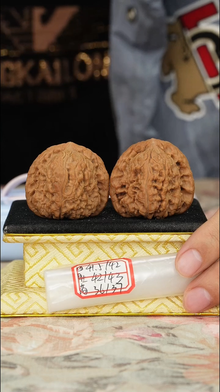 【闪购商品】文玩核桃把件赵喜满南将石