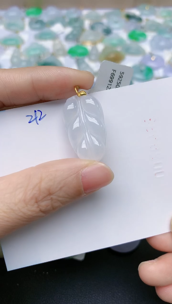 【闪购商品】翡翠颈饰18K金镶嵌天然翡翠A货    