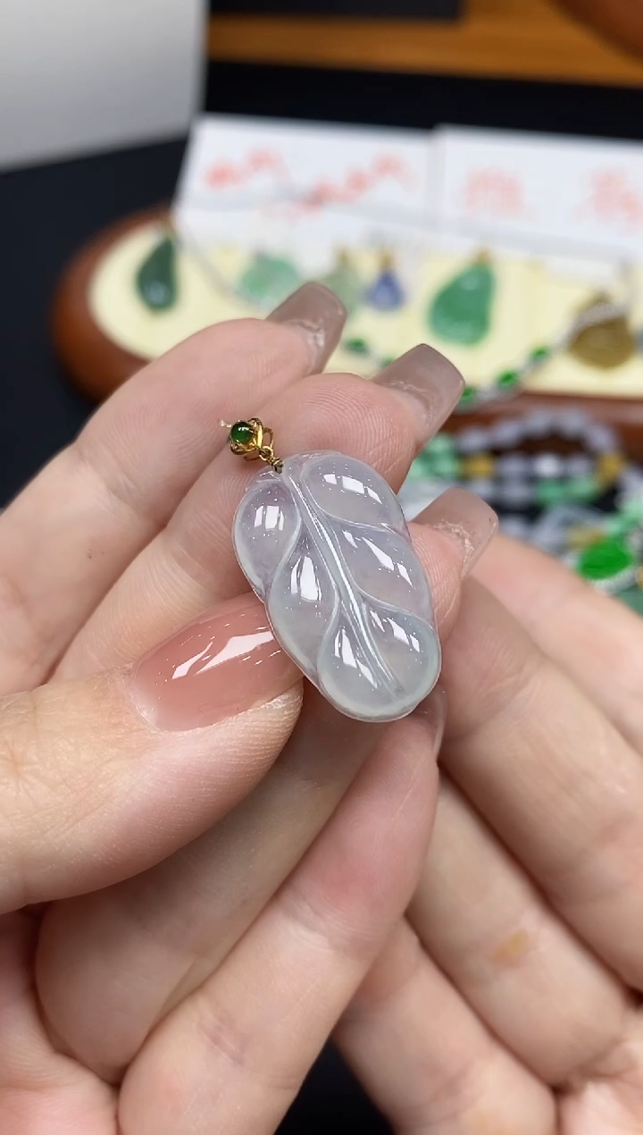 吊坠(不含链)18K金镶嵌翡翠叶子18K金扣镶嵌@@CMT