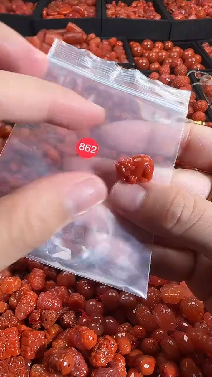 颈饰未镶嵌南红玛瑙1