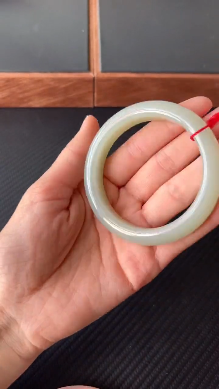 【闪购商品】和田玉手镯未镶嵌且末微色差近矿58