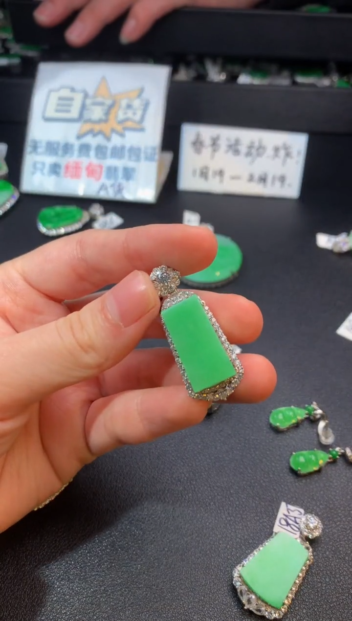 【闪购商品】翡翠颈饰银S925镶嵌翡翠