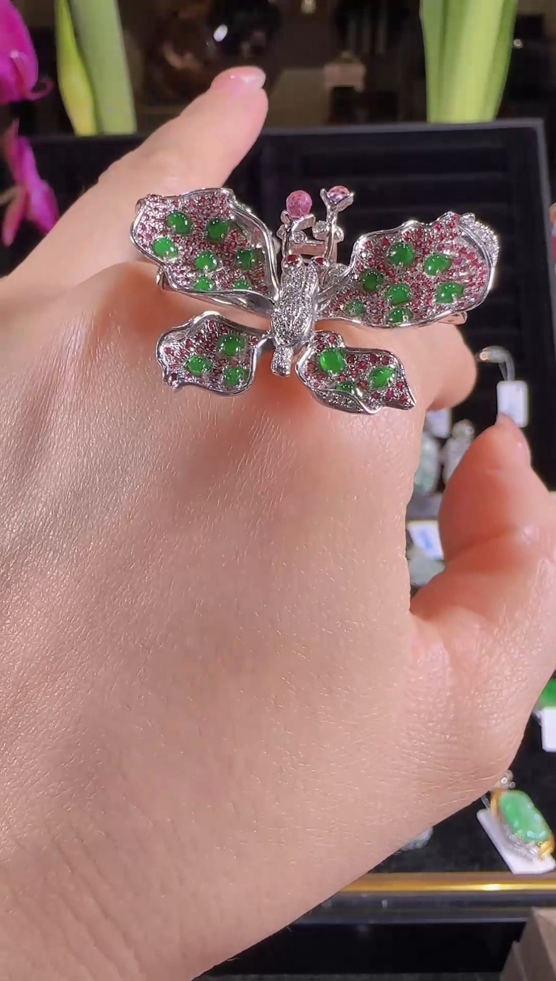 【闪购商品】翡翠胸针18K金镶嵌冰绿蛋面蝴蝶胸针