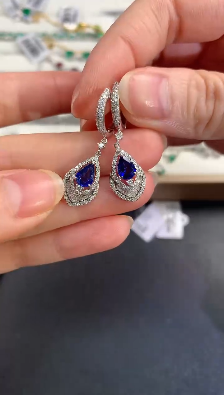 【闪购商品】蓝宝石耳饰18K金镶嵌D285|15800