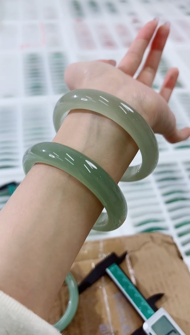 未镶嵌手镯石英质玉135-60D