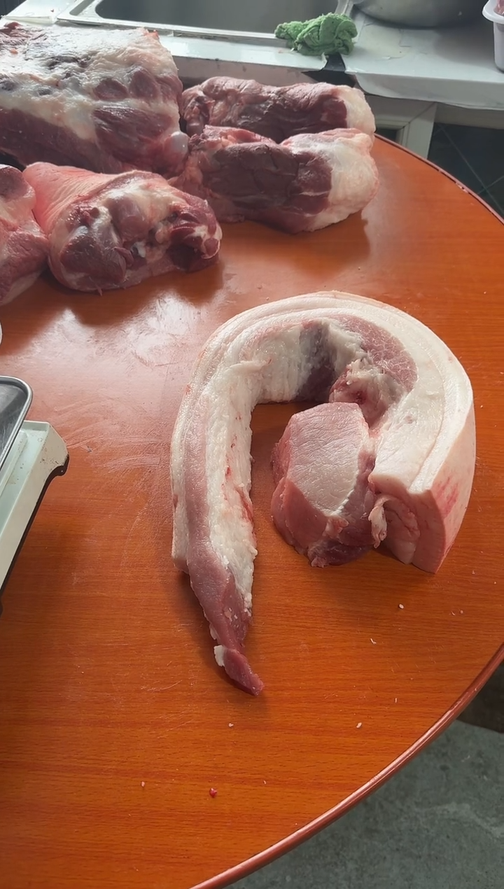 中国大陆180食用农产品方猪五花肉2.98方