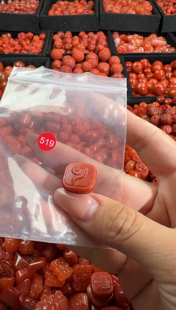 南红玛瑙未镶嵌颈饰1