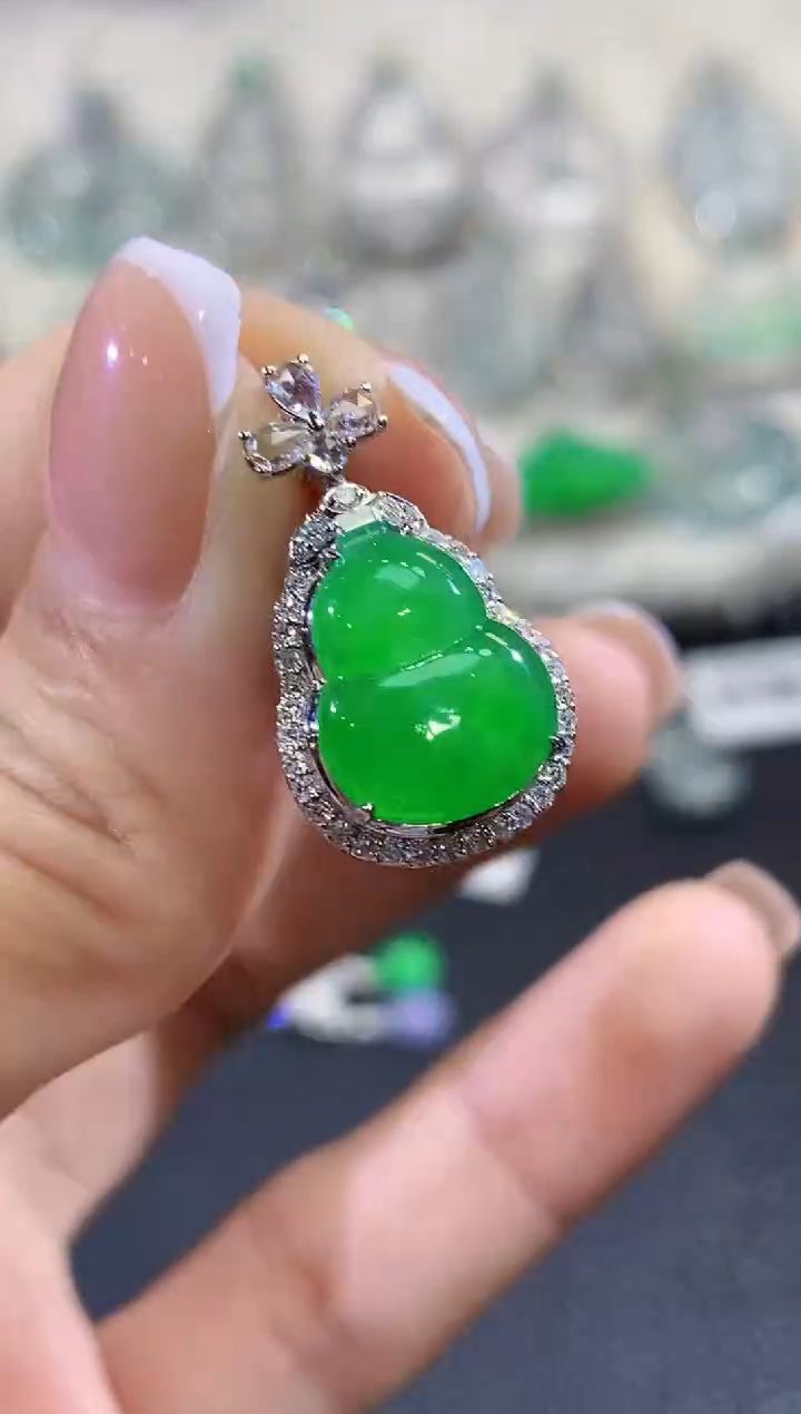 套链18K金镶嵌翡翠A64