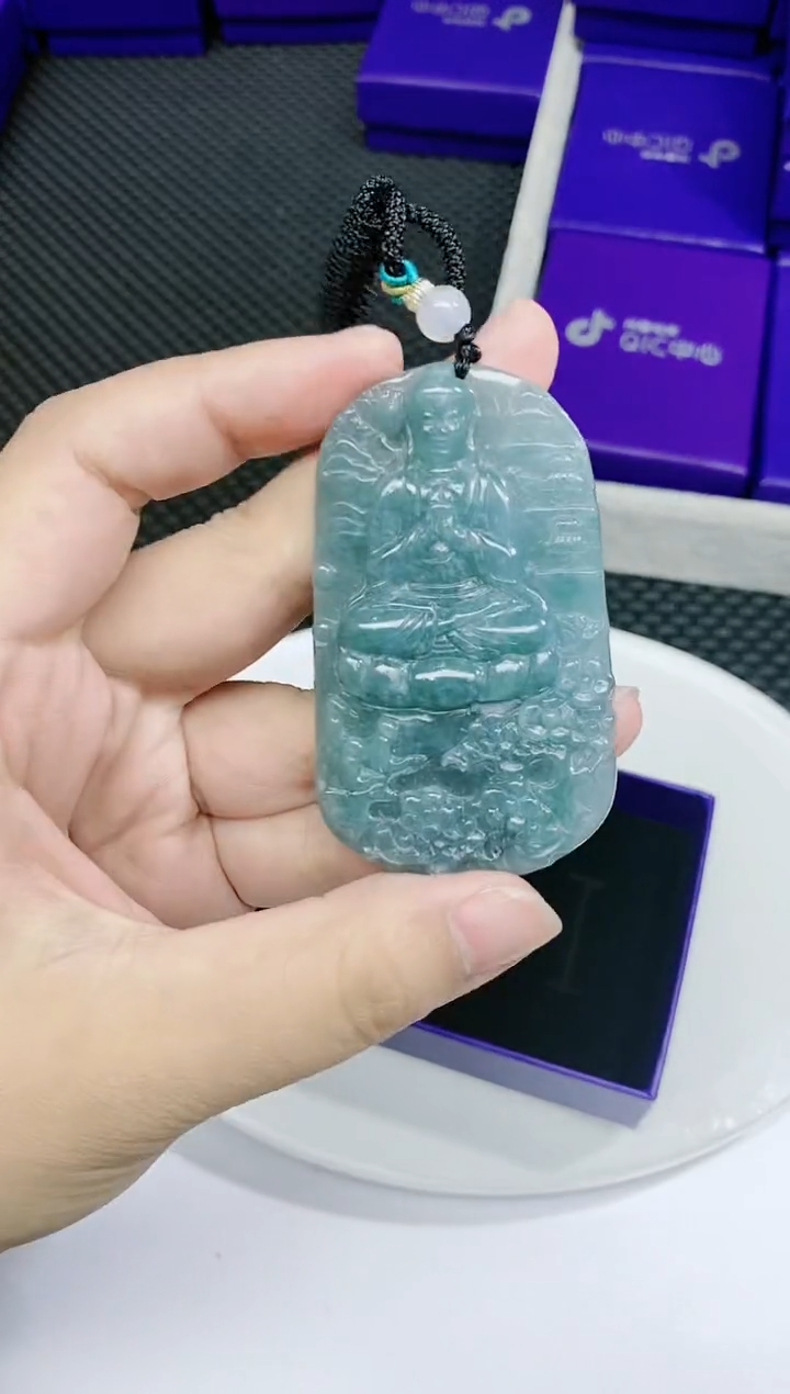 翡翠未镶嵌颈饰