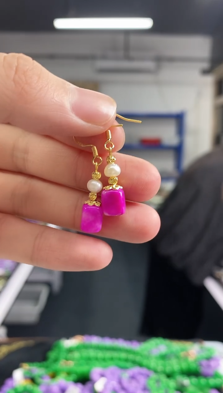 未镶嵌苏纪石（舒俱来）耳饰多样性发其一颜色微差