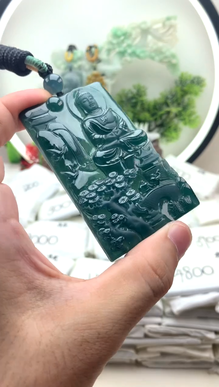 颈饰未镶嵌翡翠大日如来