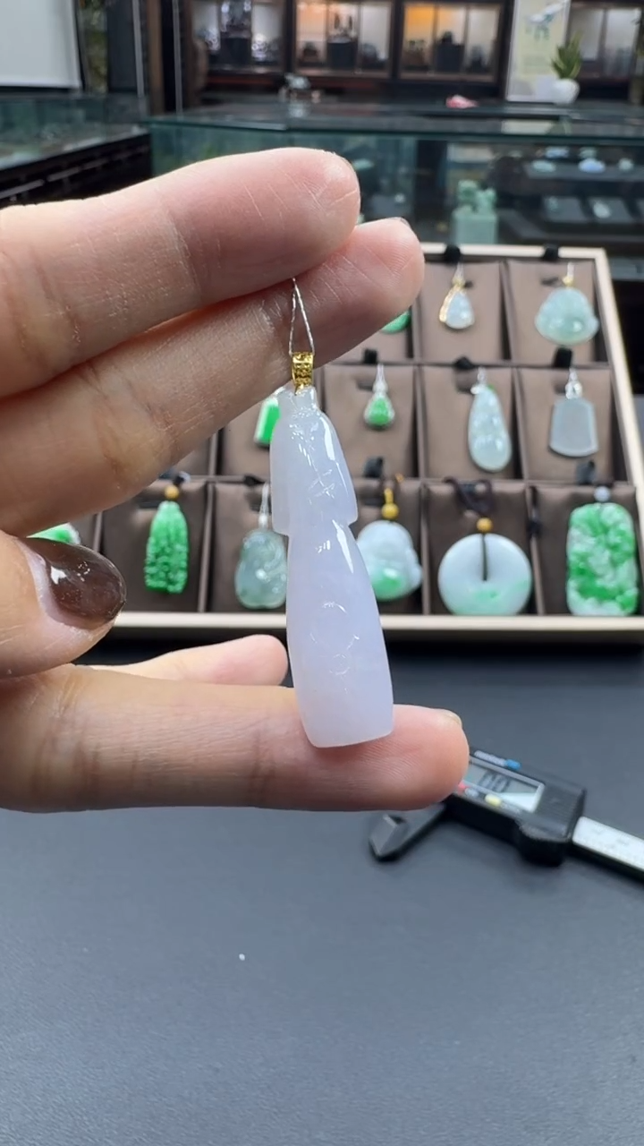 颈饰18K金镶嵌翡翠旗袍