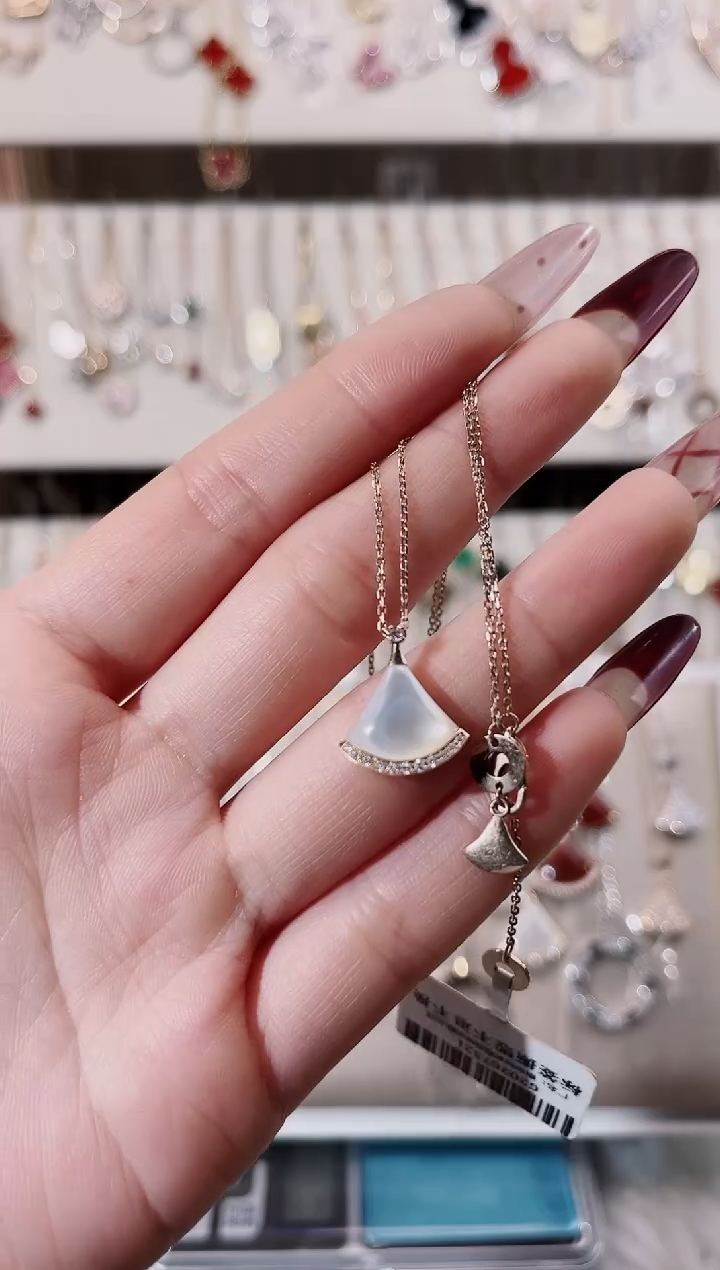 【闪购商品】钻石颈饰18K金镶嵌18K金镶嵌钻石 K玫