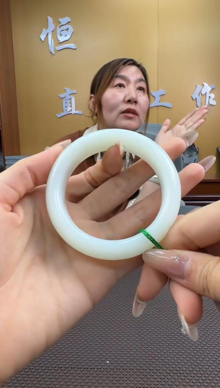 【闪购商品】和田玉手镯未镶嵌56