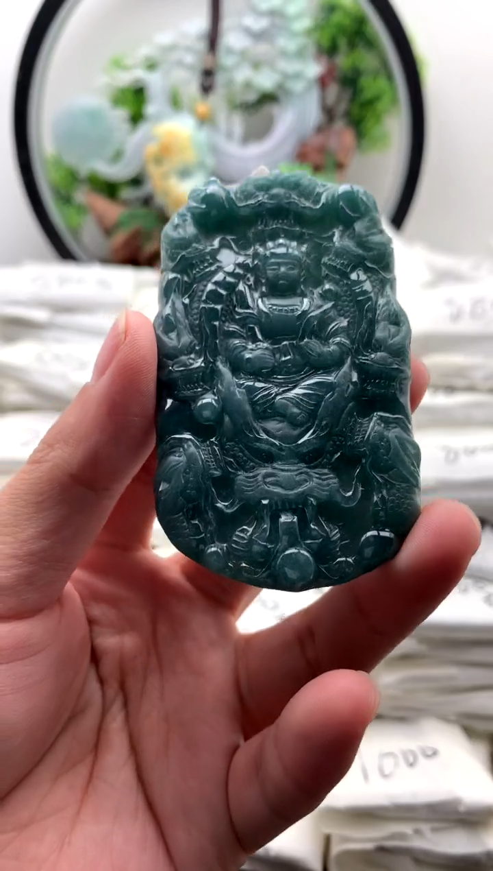 翡翠未镶嵌颈饰虚空藏