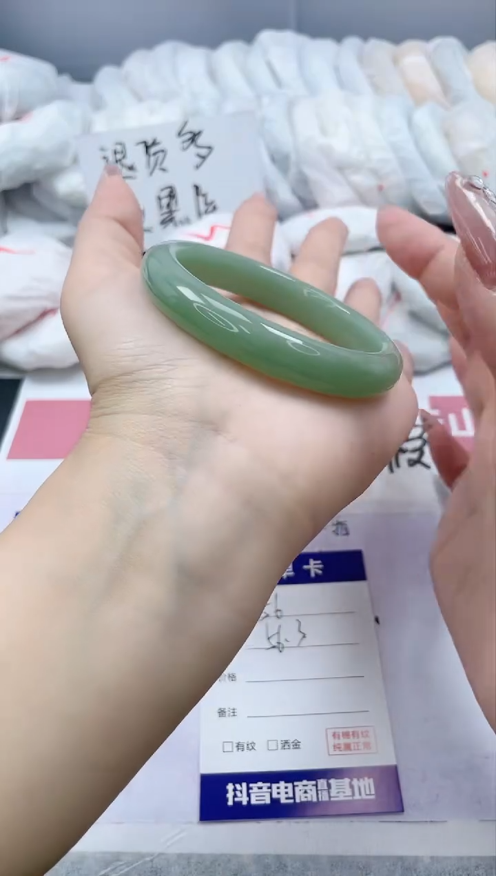 【闪购商品】石英质玉手镯未镶嵌56/56.3