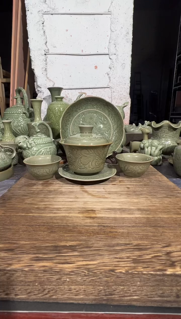 微瑕耀州窑莲纹三才盖碗+莲纹小杯2