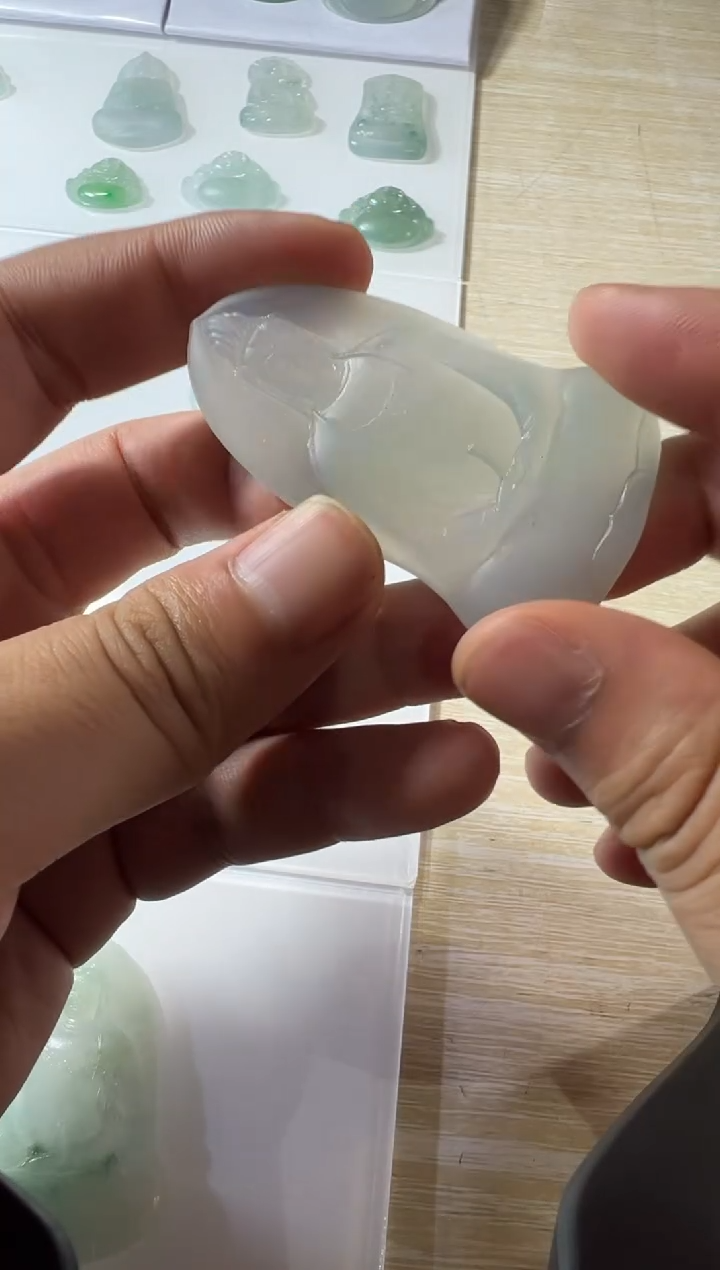 定制翡翠未镶嵌观音