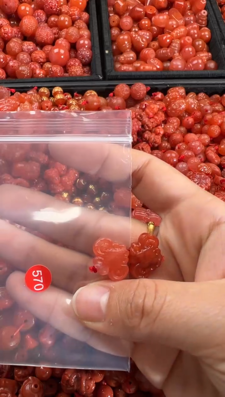 【闪购商品】南红玛瑙颈饰未镶嵌1