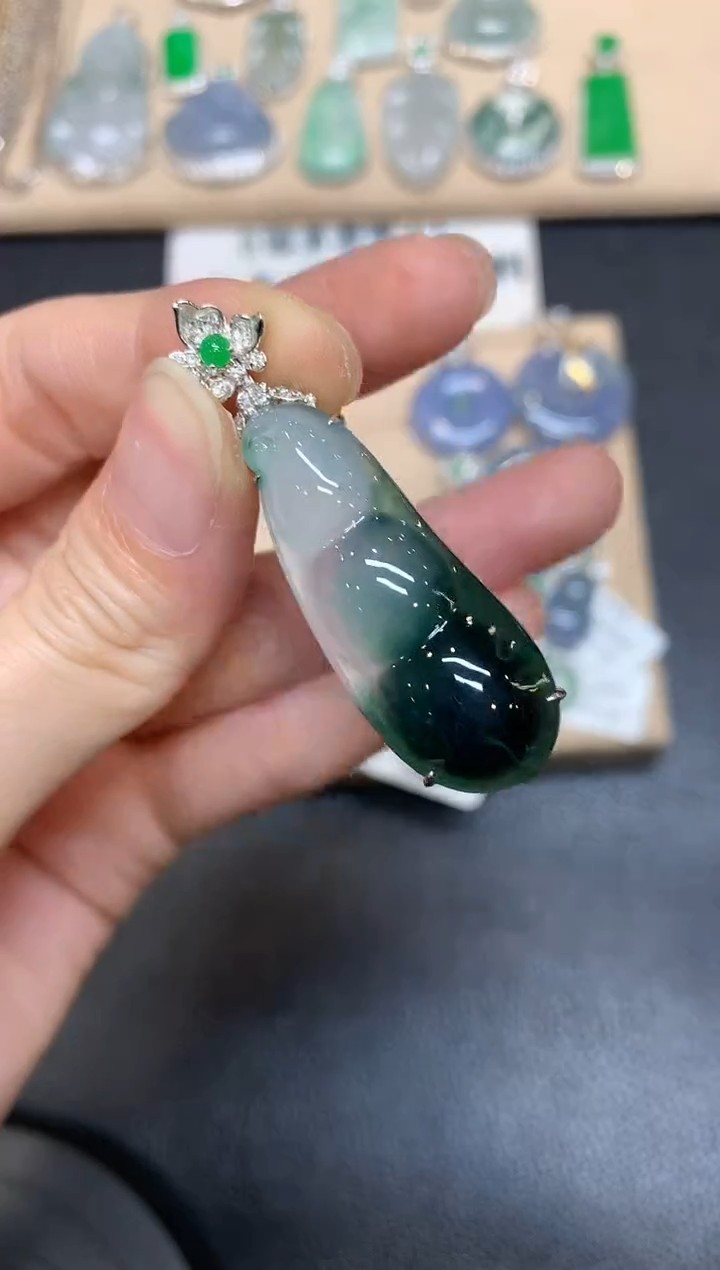 【闪购商品】翡翠颈饰18K金镶嵌福豆【无服务费