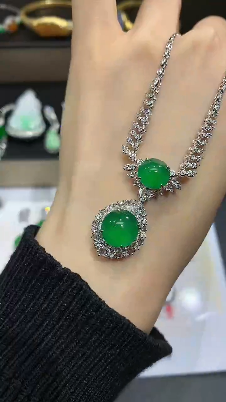 【闪购商品】翡翠吊坠(赠链)18K金镶嵌69团购