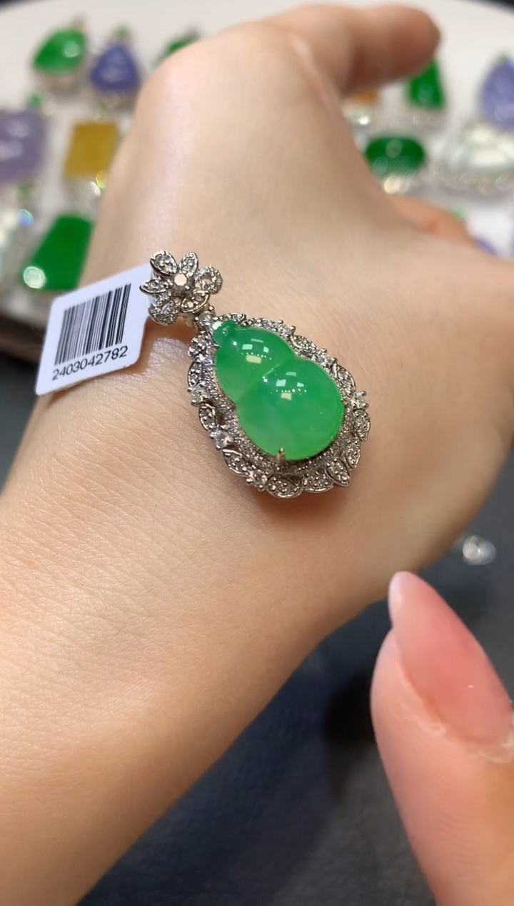 【闪购商品】翡翠吊坠(不含链)18K金镶嵌D14