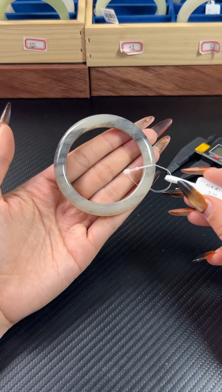 未镶嵌手镯和田玉黑山微色差57+m