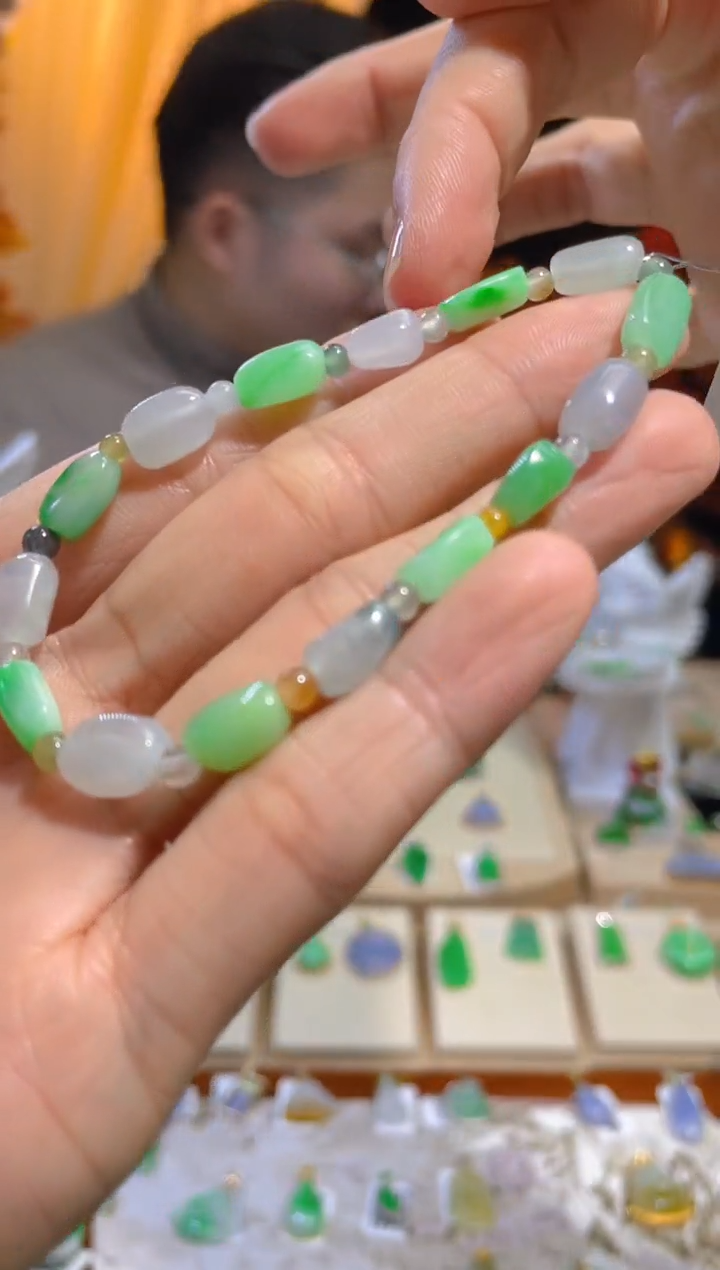 【闪购商品】翡翠颈饰未镶嵌假一赔三