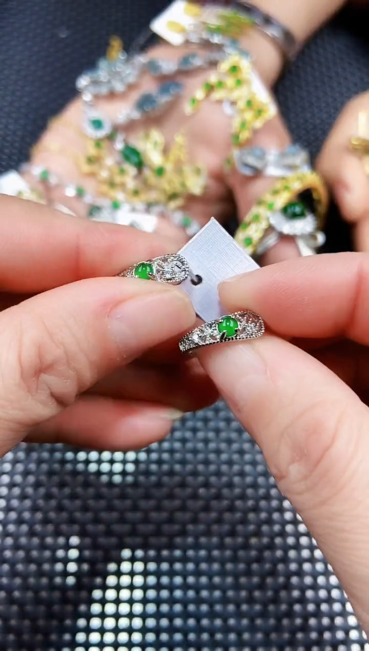 【闪购商品】翡翠耳饰未镶嵌111111111